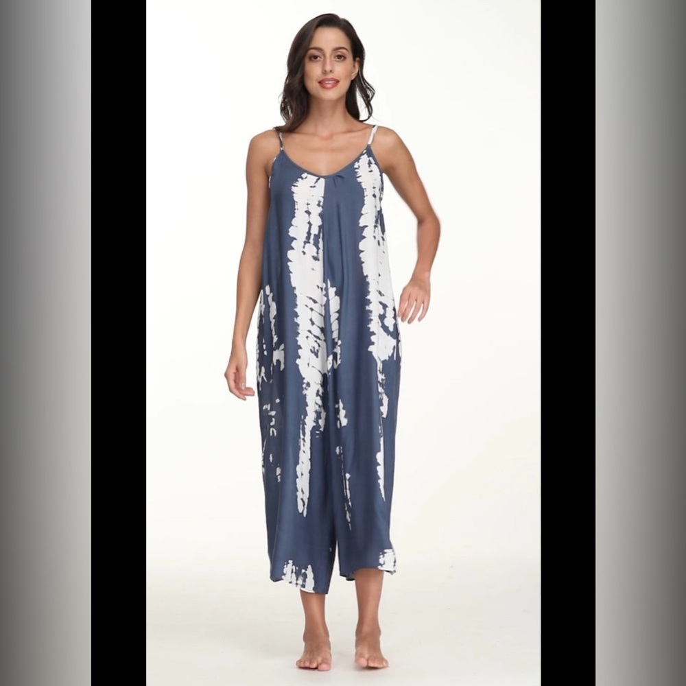 Tied dyed flowy jumpsuit 😎
